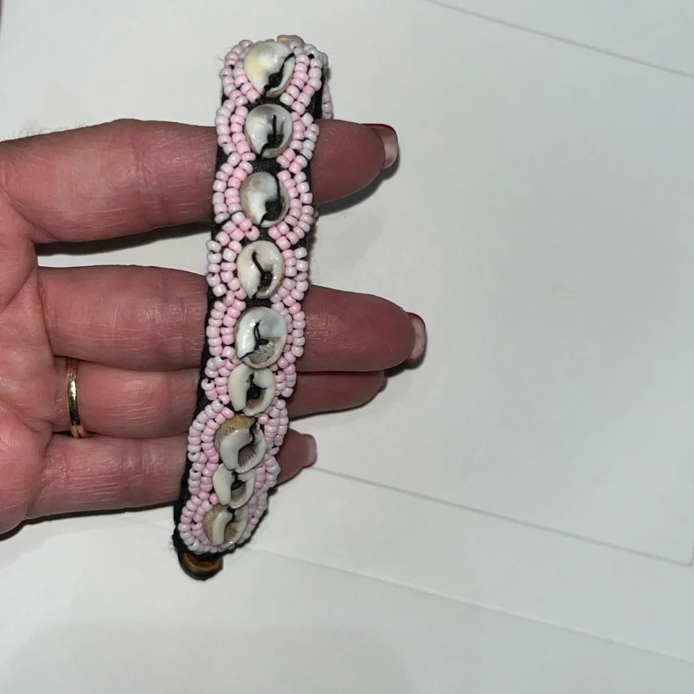 Puka shell light pink bracelet